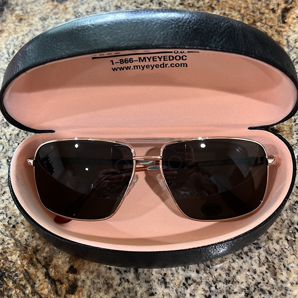 NWOT Kenneth Cole Reaction sunglasses